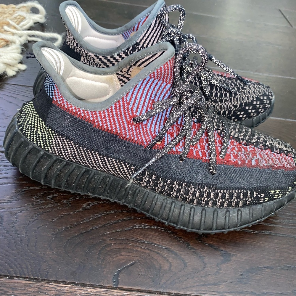 Yeezy inspired. Size 7, fits womens 8. Good shape, I’ll wash before I send.